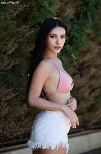 Summer Style: Taiwanese Model ViVi (莊舒潔) in Hot Pink and White Fashion - image 63