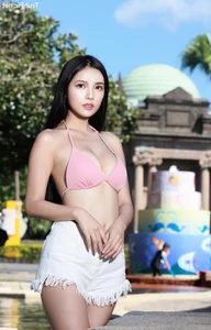 Summer Style: Taiwanese Model ViVi (莊舒潔) in Hot Pink and White Fashion - image 18