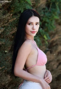 Summer Style: Taiwanese Model ViVi (莊舒潔) in Hot Pink and White Fashion - image 33