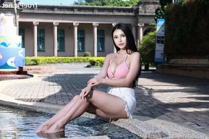 Summer Style: Taiwanese Model ViVi (莊舒潔) in Hot Pink and White Fashion - image 27
