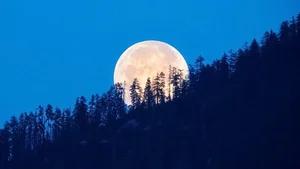 The Rare Super Blue Moon Captivates Skywatchers Across the Globe - image 0
