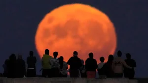 The Rare Super Blue Moon Captivates Skywatchers Across the Globe - image 6