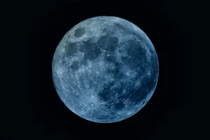 The Rare Super Blue Moon Captivates Skywatchers Across the Globe - image 5