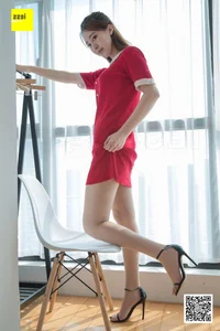 Zi Zi Sweet Buckle Sandals: IESS Chinese Model Fashion Showcase - image 77