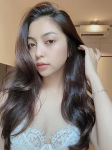 As Footballer Quang Hai Prepares to Marry, Where Are His Famous Hot Girl Ex-Girlfriends Now? - image 10