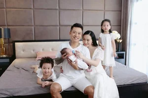 Tuấn Hưng Pauses Career to Support Wife Hương Baby and Care for Their Three Children - image 6