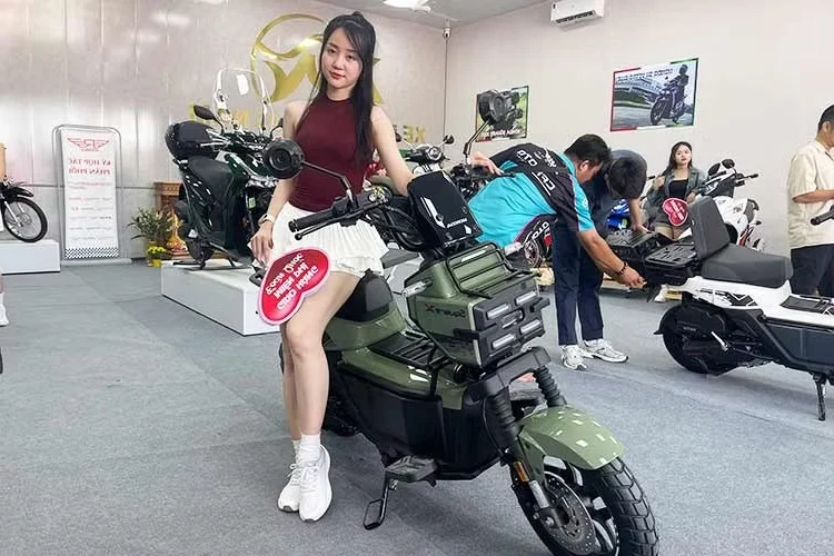 A Close Look at the Unique Honda Square X125 Scooter in Ca Mau