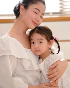Youthful Beauty and Motherhood: The Inspiring Lifestyle of a Radiant Mom of Two from Thanh Hoa - image 7