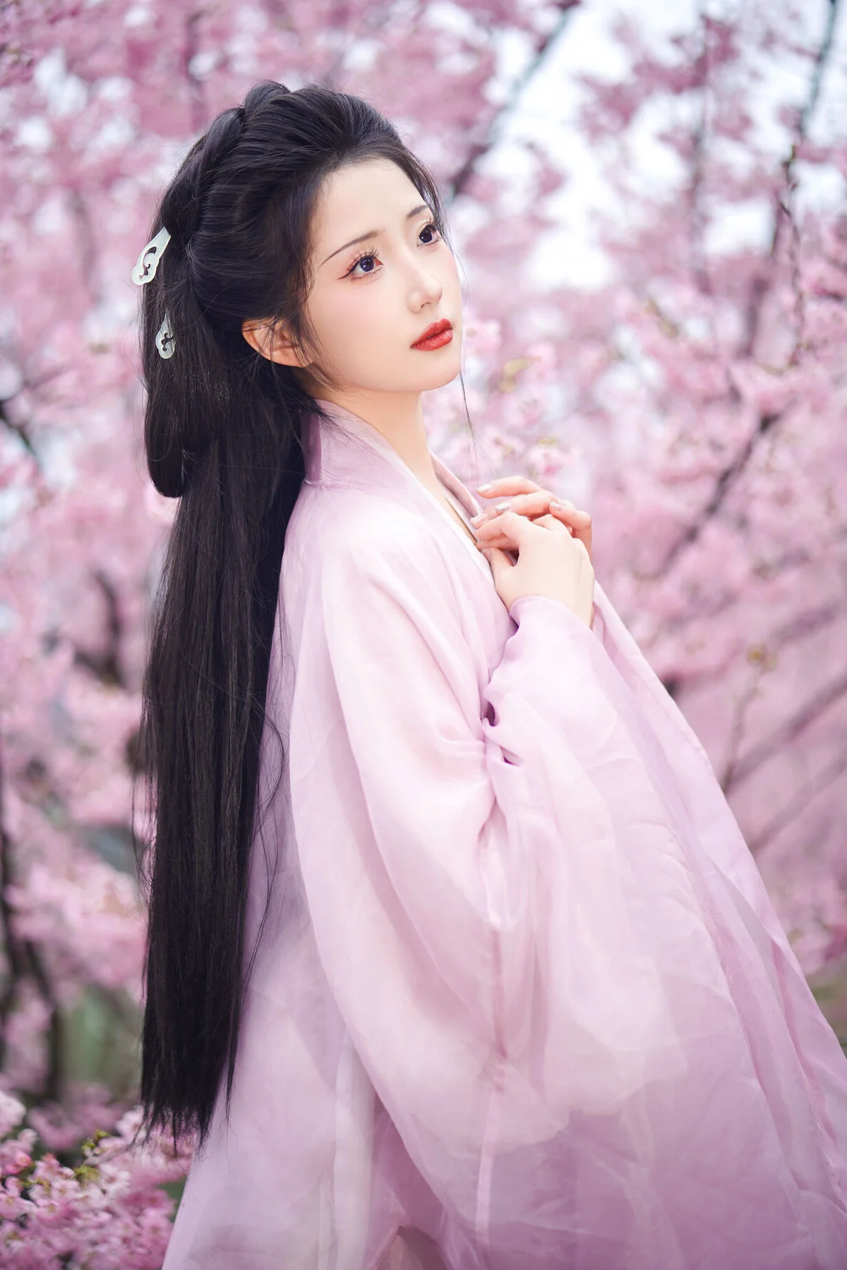 Ethereal Beauty of Tu Ya W in YiTuYu Vol.8967 Amidst Cherry Blossoms