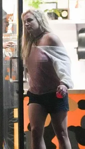 Britney Spears Spotted in Casual Street Style Amid Ongoing Public Interest - image 4