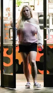 Britney Spears Spotted in Casual Street Style Amid Ongoing Public Interest - image 1