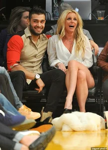 Britney Spears Spotted in Casual Street Style Amid Ongoing Public Interest - image 0