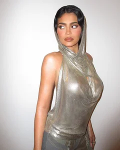 Why Celebrities Are Obsessed with the Headscarf and Hooded Fashion Trend - image 3