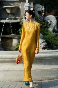 Timeless Elegance: "Quang Ninh Beauty" Tran Ngoc Bich Captivates in Traditional Vietnamese Ao Dai - image 1