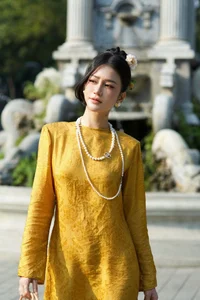 Timeless Elegance: "Quang Ninh Beauty" Tran Ngoc Bich Captivates in Traditional Vietnamese Ao Dai - image 8