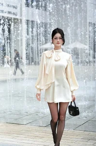 Timeless Elegance: "Quang Ninh Beauty" Tran Ngoc Bich Captivates in Traditional Vietnamese Ao Dai - image 2