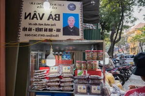 The Mystery of Hanoi’s 'Clone' Streets: Why Dozens of Shops Share the Same Name? - image 7