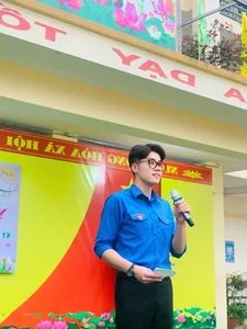 Meet the Viral Teacher from Quang Ninh Whose Model-Like Height is Captivating the Internet - image 3