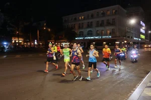 Pacer VnExpress Marathon đánh giá cao cung đường chạy đêm TP.HCM - image 10
