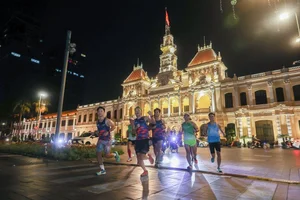 Pacer VnExpress Marathon đánh giá cao cung đường chạy đêm TP.HCM - image 7
