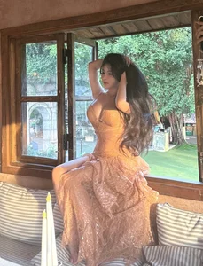 Elegant and Alluring: Vo Ngoc Tran Showcases Sophisticated Style in Latest Gallery - image 9