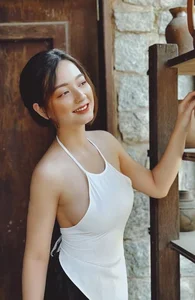 Traditional Vietnamese Yem: Elegant and Artistic Portrait Gallery - image 1
