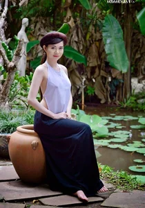 Traditional Vietnamese Yem: Elegant and Artistic Portrait Gallery - image 2