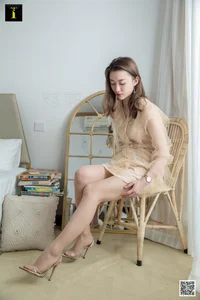 Qiu Qiu Highlights Snake Pattern Pointed Sandals in Latest IESS Shoot - image 38