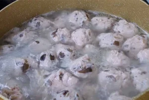How to Cook Authentic Vietnamese Bun Moc Pork Ball Noodle Soup - image 3