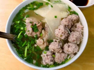 How to Cook Authentic Vietnamese Bun Moc Pork Ball Noodle Soup - image 1