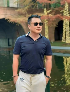 Artist Hoai Linh Warmly Reunites with Family in the United States - image 3