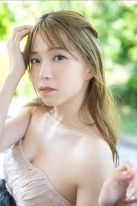 Asaka - FRIDAY Monthly Girl 043: Exclusive Glimpse into Her Never-Before-Seen Photo Collection Part01 - image 13