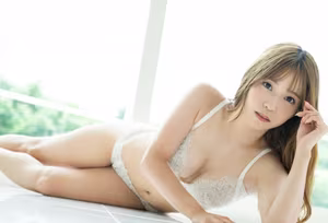 Asaka - FRIDAY Monthly Girl 043: Exclusive Glimpse into Her Never-Before-Seen Photo Collection Part01 - image 2
