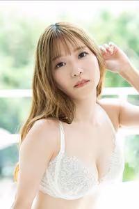 Asaka - FRIDAY Monthly Girl 043: Exclusive Glimpse into Her Never-Before-Seen Photo Collection Part01 - image 14