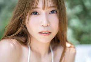 Asaka - FRIDAY Monthly Girl 043: Exclusive Glimpse into Her Never-Before-Seen Photo Collection Part01 - image 9