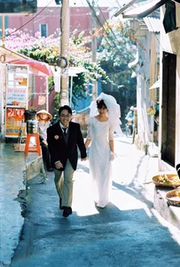 Tran Thanh and Hari Won Captivate Fans with Nostalgic Retro Wedding Photoshoot - image 1