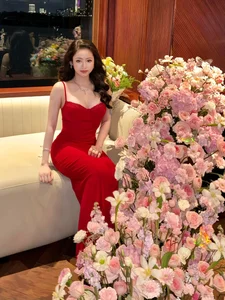 Elegant Summer Fashion Inspiration: Thúy Vi’s Stunning Style Comeback Featuring Chic Garden Outfits and Romantic Floral Aesthetics - image 1
