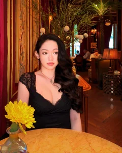 Elegant Summer Fashion Inspiration: Thúy Vi’s Stunning Style Comeback Featuring Chic Garden Outfits and Romantic Floral Aesthetics - image 0