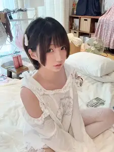 Coser NAGISA Part02: Captivating Charm in a Serene Private Moment - image 2