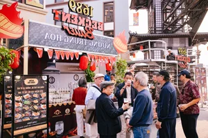 Exploring the Vibrant Atmosphere of Global Food and Beer Festivals This Season - image 4