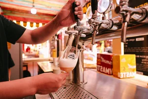 Exploring the Vibrant Atmosphere of Global Food and Beer Festivals This Season - image 5