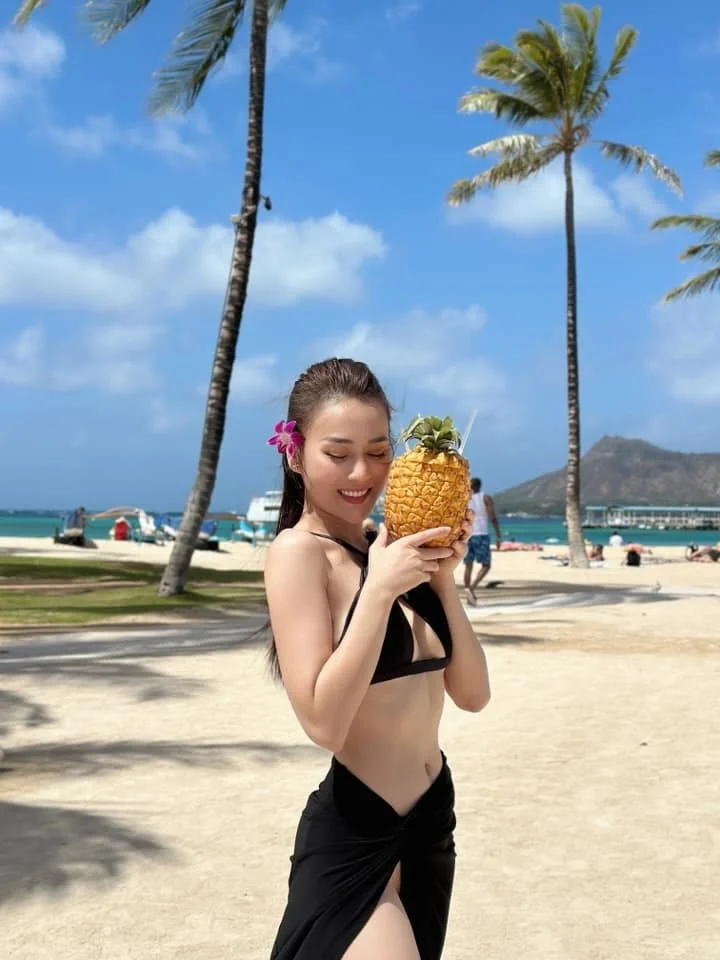 Actress Phuong Oanh Stuns in Bold Cut Out Bikini and High Slit Skirt