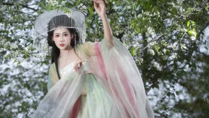 YiTuYu Art Language Vol.10606 Featuring Captivating Portraits of A Cheng Cheng - image 17