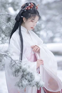 YiTuYu Art Language Vol.9996: The Captivating 15-Page Collection of Yukin Yuan Yuan - image 4