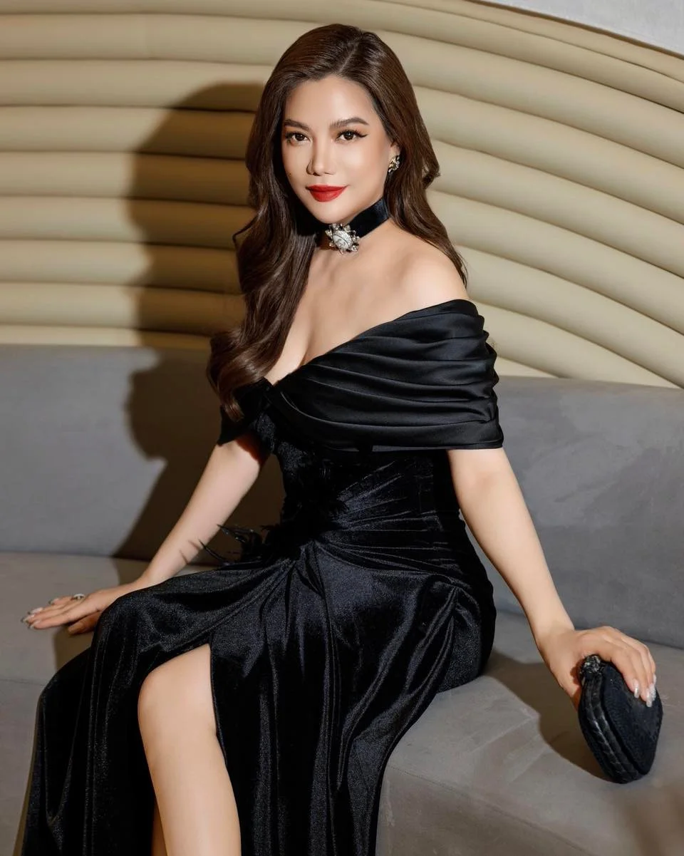 Ageless Beauty: Truong Ngoc Anh Flaunts Stunning Curves in Bikini at 50