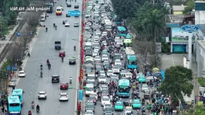 Major Traffic Congestion in Hanoi and HCMC After Tet Holiday Rush - image 9
