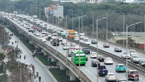 Major Traffic Congestion in Hanoi and HCMC After Tet Holiday Rush - image 1