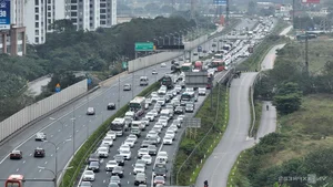 Major Traffic Congestion in Hanoi and HCMC After Tet Holiday Rush - image 0