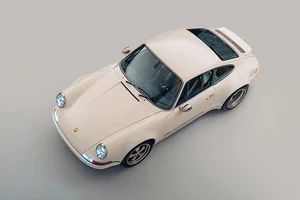Porsche 911 Restomod: The Perfect Rebirth of a Timeless Classic Icon - image 11