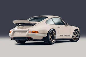 Porsche 911 Restomod: The Perfect Rebirth of a Timeless Classic Icon - image 12